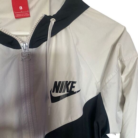 Nike The windbreaker large black light stain on back see picture - Picture 2 of 7